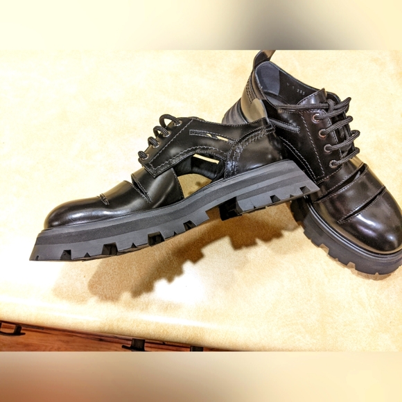 Alexander McQueen 37.5 Lucent black leather cutout lug sole shoes Edgy NWT Box - Picture 1 of 16
